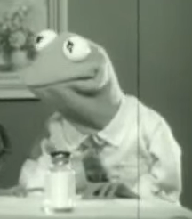 Una foto antigua en blanco y negro de la rana René en 1964, creada por Jim Henson